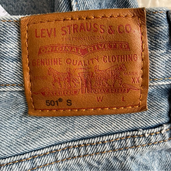 Levi's Women's Blue Distressed Jeans - Picture 12 of 16